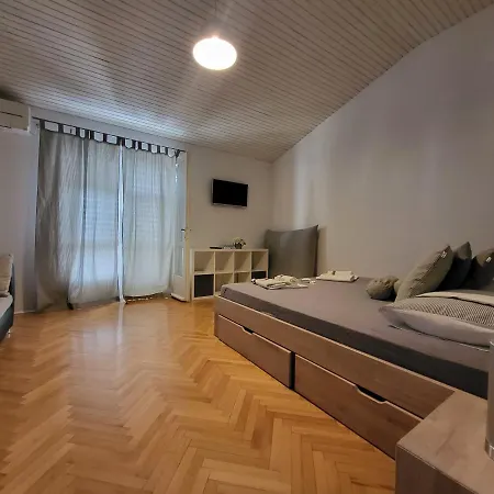 Apartment Mirna