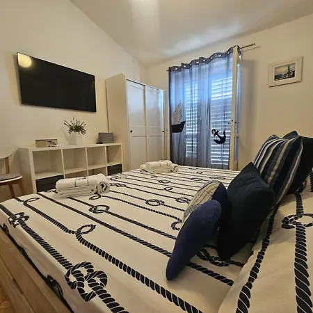 Mirna Lägenhet Makarska