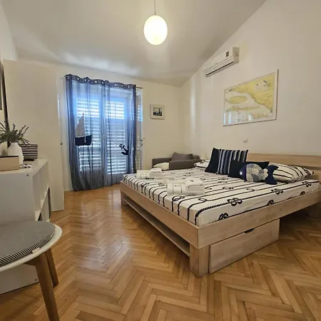 Apartament Mirna *